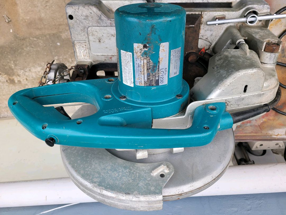 마끼다 7인치 원형톱 금속 절단기 팝니다--1