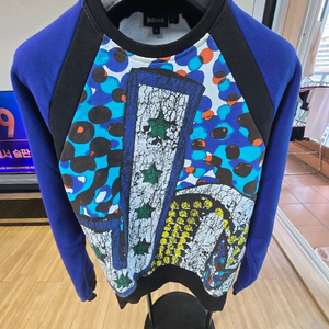 저스트 카발리 리버서블 패턴 맨투맨