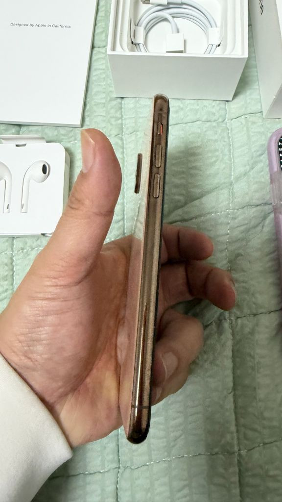 아이폰 xs 256 골드 s급 98% 배터리--4