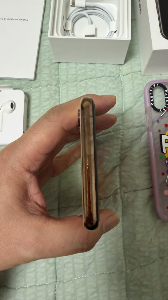 아이폰 xs 256 골드 s급 98% 배터리--5