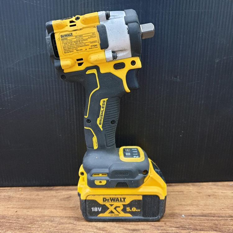 디월트 충전 임팩 렌치 DCF922 배터리포함--2