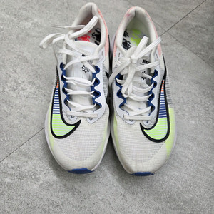 나이키 줌 플라이 5 프리미엄 화이트 레이서 블루 240cm