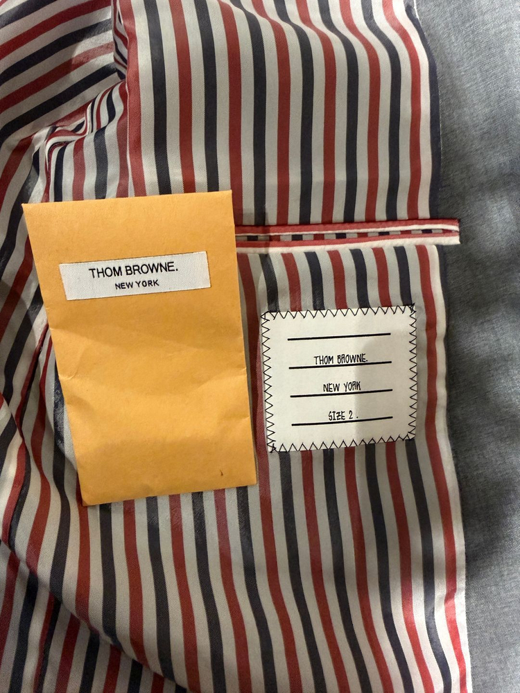 톰브라운 4바 그레이 정장 셋업 팝니다. 이미지