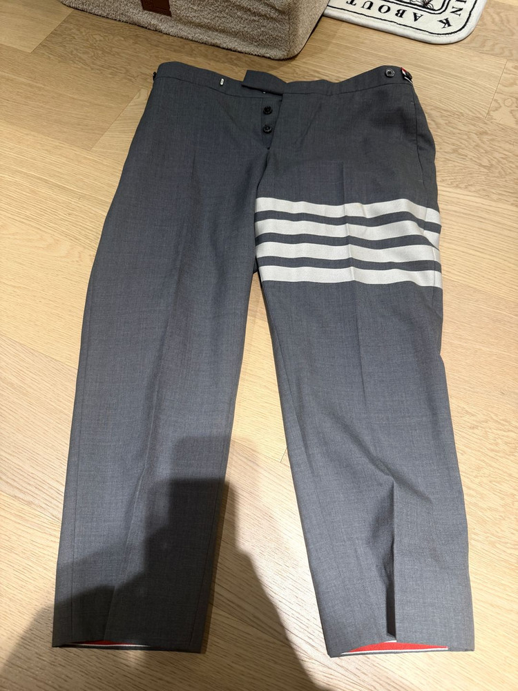 톰브라운 4바 그레이 정장 셋업 팝니다. 이미지