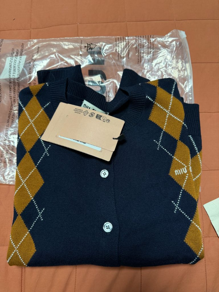 미우미우 가디건--1