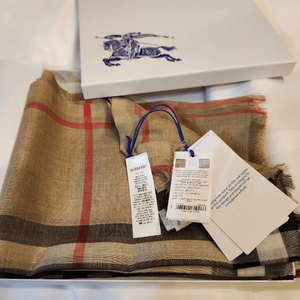 버버리 체크 울 실크 스카프 새제품 팔아요