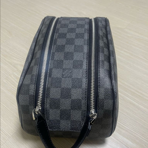 루이비통 돕키트 토일렛 파우치 가격내림