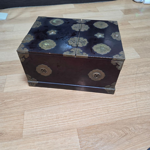 전통 스타일 목재 장식장