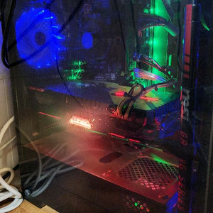 게이밍 컴퓨터 풀세트 i7 6700 + gtx1070