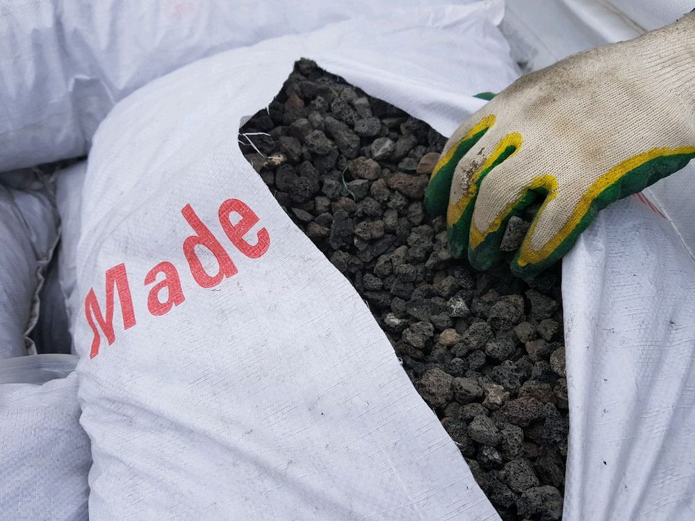 송이석 적색/흑색 10-20mm 1톤--1