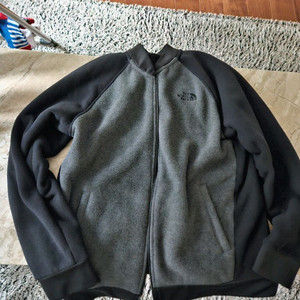 노스페이스 플리스 점퍼 팝니다.