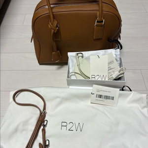 R2W 32 딕트 토고 레더백 이미지