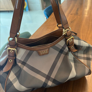 체크 패턴 숄더백