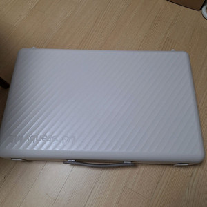 캠핑, 차박에 최적화된 LG 스탠바이미 Go 27인치 모델입니다. 모델명은 27LX5QKNA이고, 외부 충격에 강한