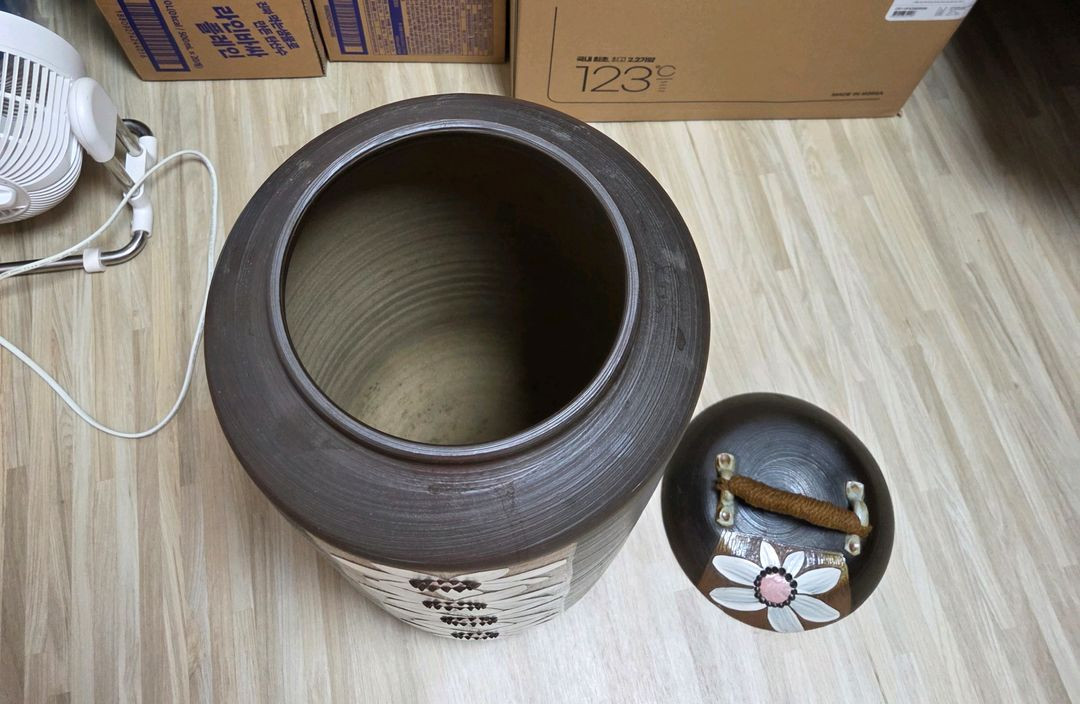 숨쉬는 도자기 쌀항아리 20kg--2