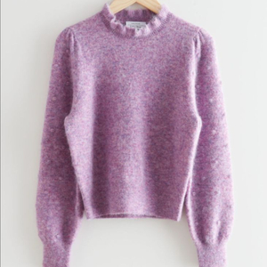 앤아더스토리즈 멜란지 프릴넥 니트