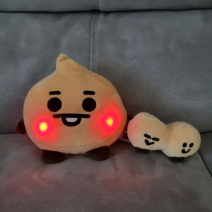 방탄소년단 슈키 인형 불빛나는 인형 팝니다.