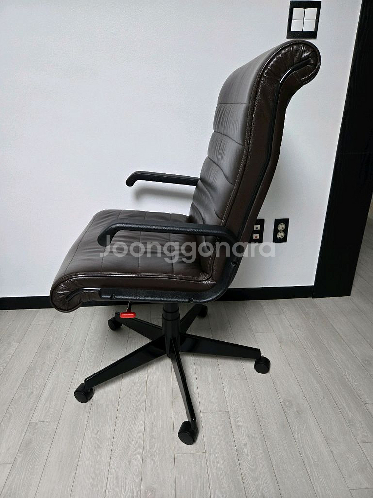 명품 놀체어 Knoll Sapper 가죽 사무용 의자입니다 리처드 사퍼가 놀(Knoll)을 위해 디자인--3