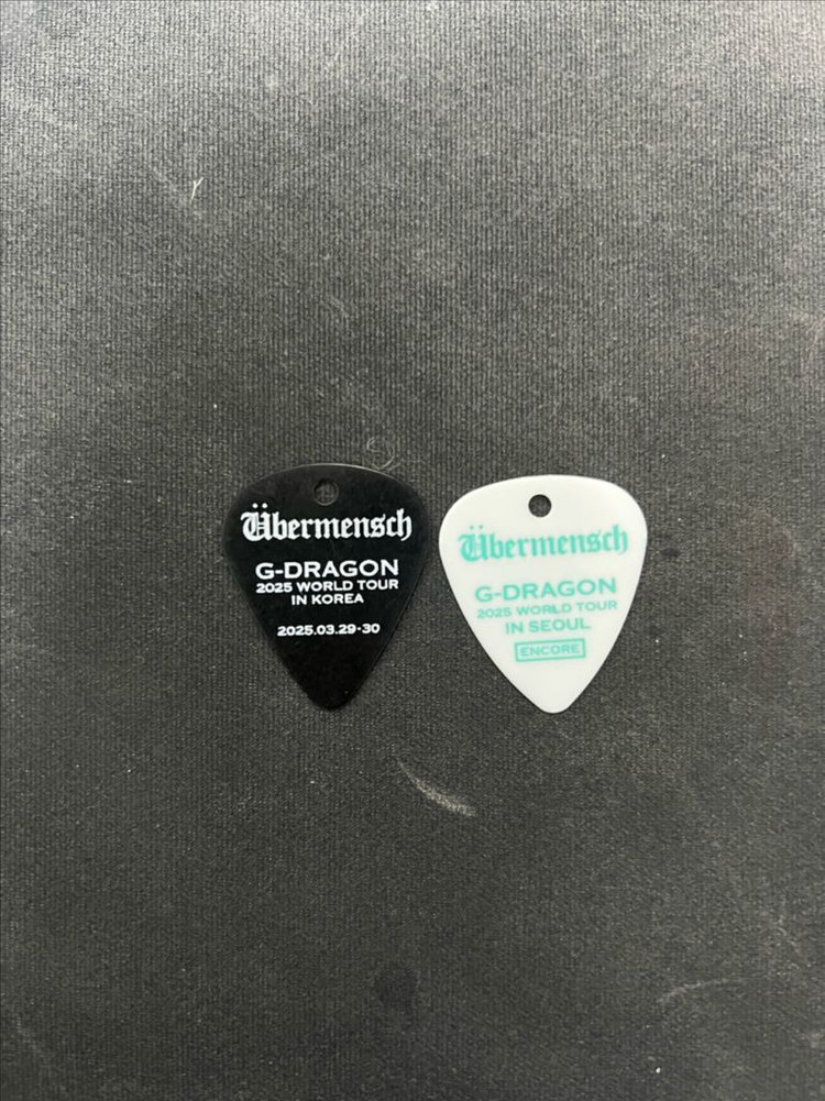 제시)지디 콘서트 굿즈(스티커,방석,포카,안경) 이미지