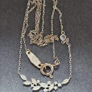 스톤헨지 14k 화이트골드 나뭇잎 목걸이