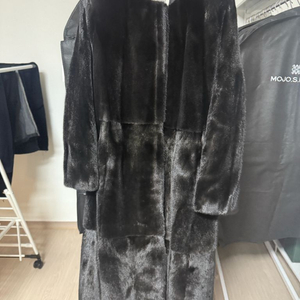 모조에스핀 블랙 밍크 퍼 롱자켓