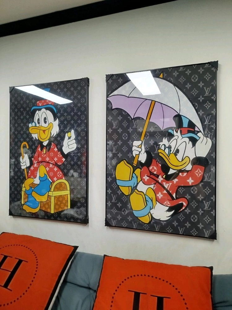 루이비통 도널드덕 디즈니 피규어 그림액자 그림 액자 팝아트 명품그림 명품액자 럭셔리 인테리어소품 인테리어 거실 꽃 이미지