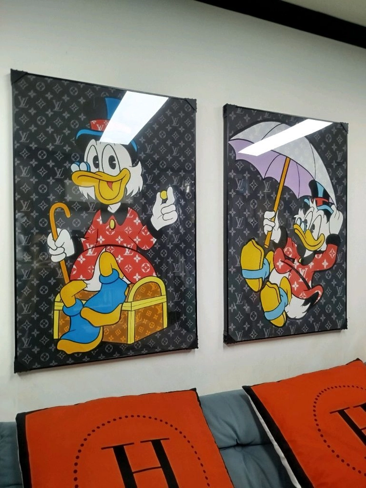 루이비통 도널드덕 디즈니 피규어 그림액자 그림 액자 팝아트 명품그림 명품액자 럭셔리 인테리어소품 인테리어 거실 꽃 이미지