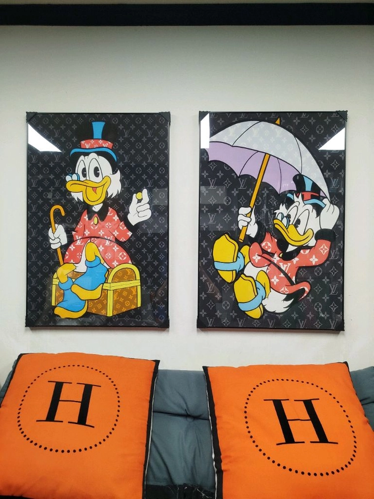 루이비통 도널드덕 디즈니 피규어 그림액자 그림 액자 팝아트 명품그림 명품액자 럭셔리 인테리어소품 인테리어 거실 꽃 이미지
