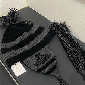 비비안웨스트우드 이어 플랩 비니 모자