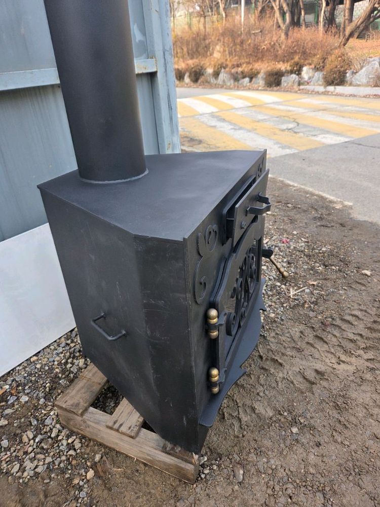 고급. 벽난로. / 화목난로. 이미지