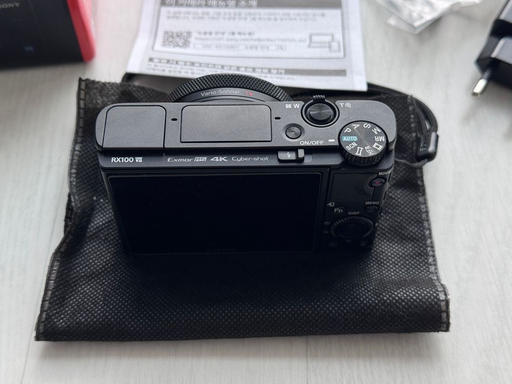 소니 DSC-RX100M7 디지털카메라 이미지