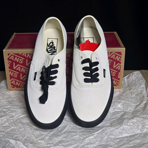 반스 스웨이드 어센틱(245사이즈)