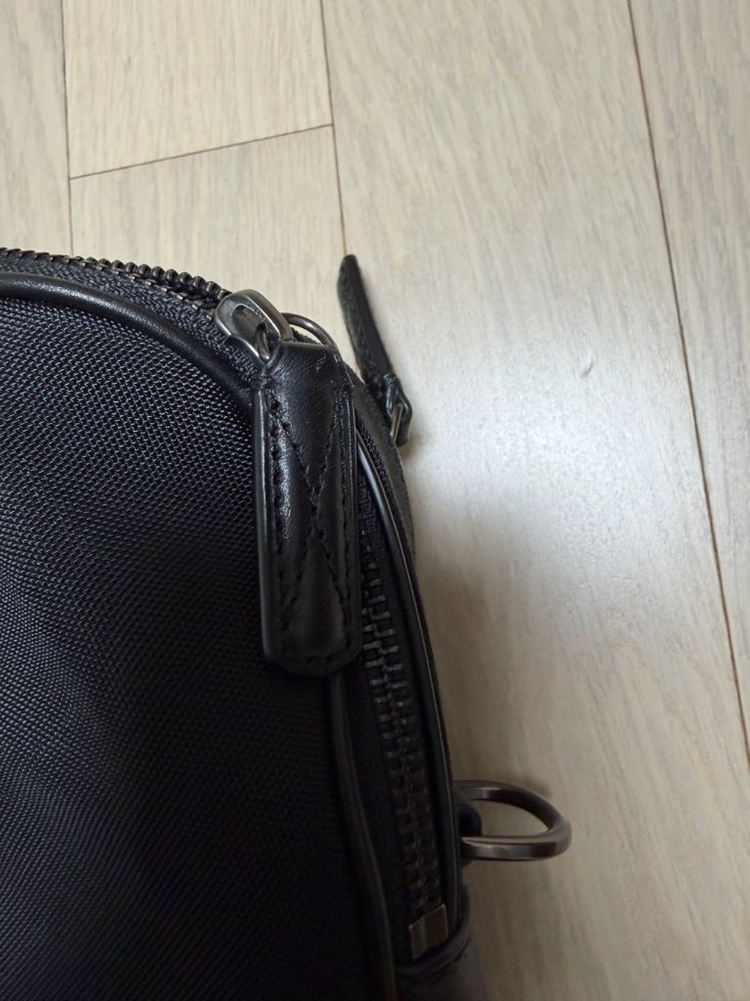 폴로 블랙가죽 서류가방 판매합니다--5