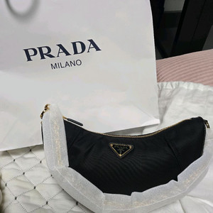 프라다 드뮈룬 새상품 블랙