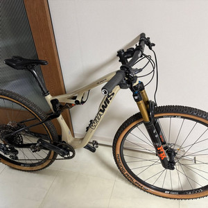 위아위스 알페카 S사이즈 완성차(스램 전동 구동계) 판매 합니다.