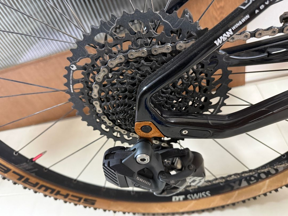 위아위스 알페카 S사이즈 완성차(스램 전동 구동계) 판매 합니다.--5