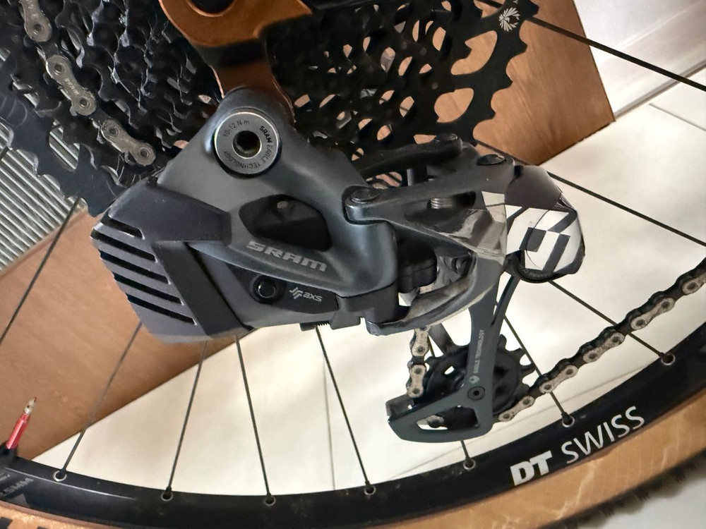 위아위스 알페카 S사이즈 완성차(스램 전동 구동계) 판매 합니다.--4