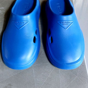 프라다 멜로우 슬리퍼