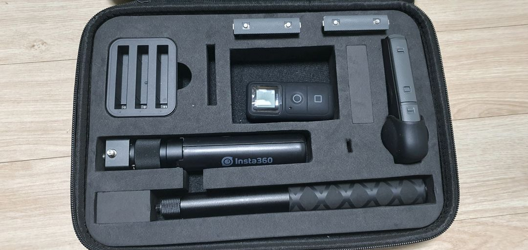 인스타360 ONE X2 액션캠 세트 이미지