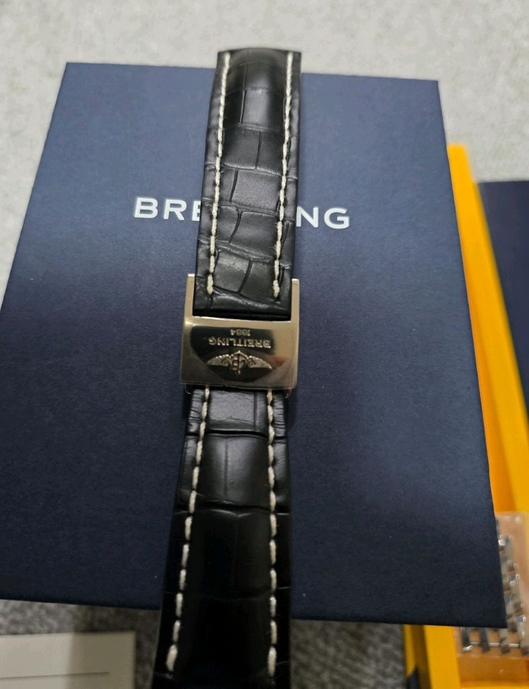 브라이틀링 네비타이머 B03 라트라팡테 45mm--4