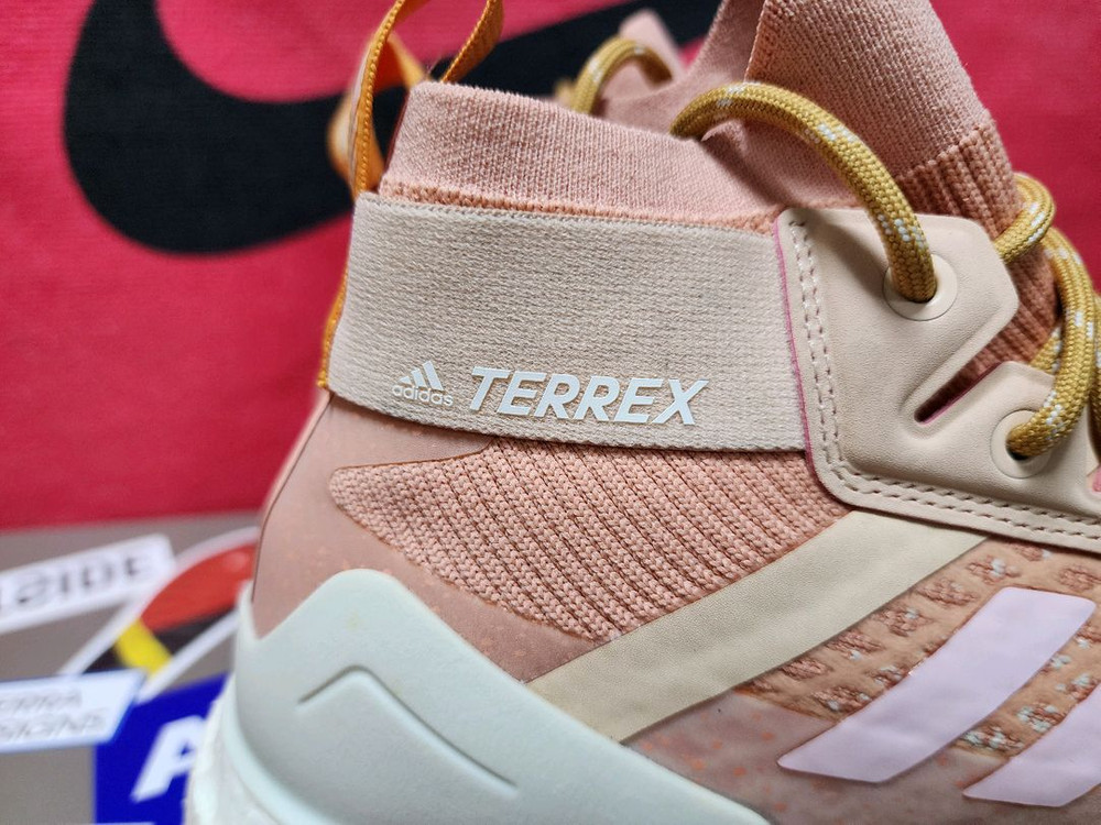 7. 아디다스 트레킹 테렉스 프리하이커 엠비언트 블러쉬 245사이즈 이미지