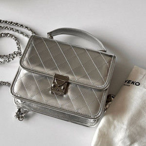 마이아이코 소피아백 미듐 메탈릭실버 미사용 택포