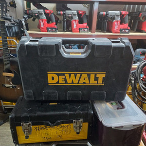 디월트충전컷쏘DCS389 하드케이스