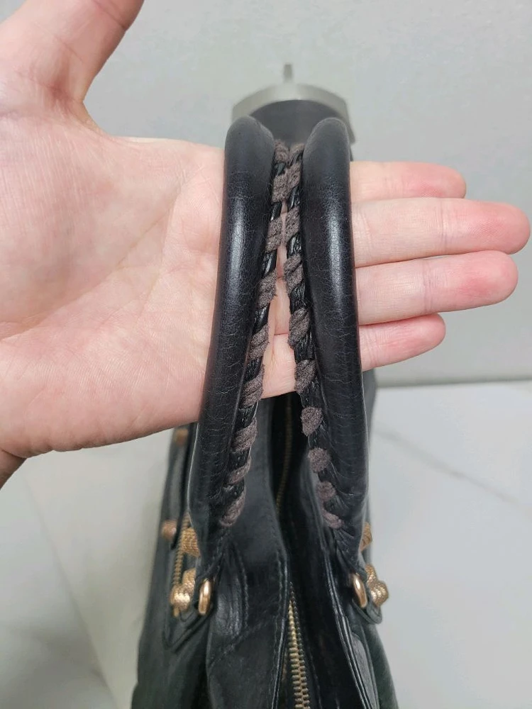 발렌시아가 자이언트 시티 모터백 이미지