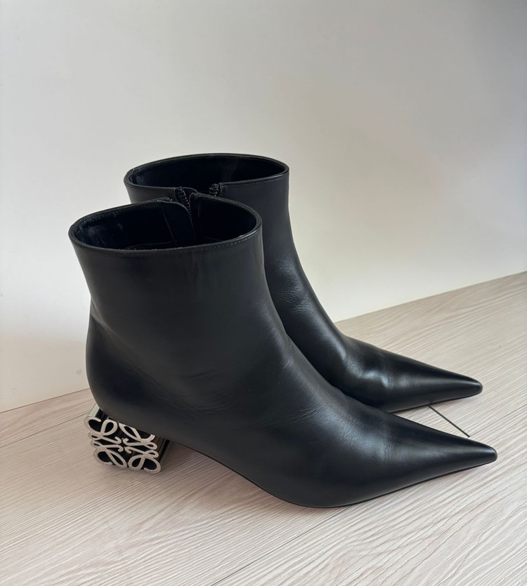 [LOEWE] 로에베 블랙 레더 앵클부츠 이미지