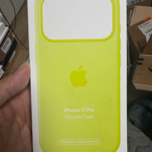 아이폰17프로 실리콘 케이스 네온옐로우
