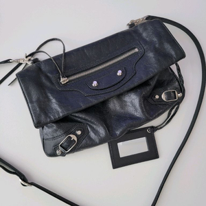 발렌시아가 엔벨로프 시티 모터 클러치 크로스백