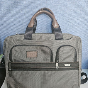 투미 노트북 서류가방 브리프 팝니다. 확장형 그레이