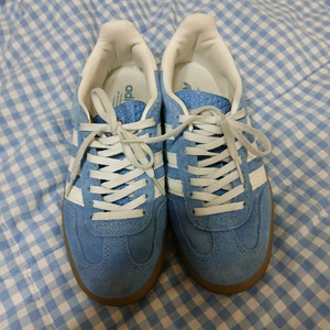 아디다스 가젤 하늘색 230 팝페라 검정앵글부츠 헐값에 드립니다