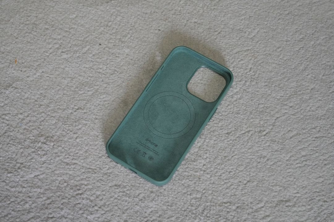 아이폰 13프로 맥세이프 실리콘 케이스를 1만원에 판매--1